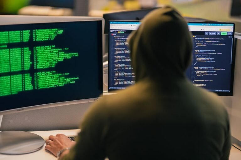 CAPTCHA falso e ClickFix: o atalho de 10 segundos que vira roubo de credenciais