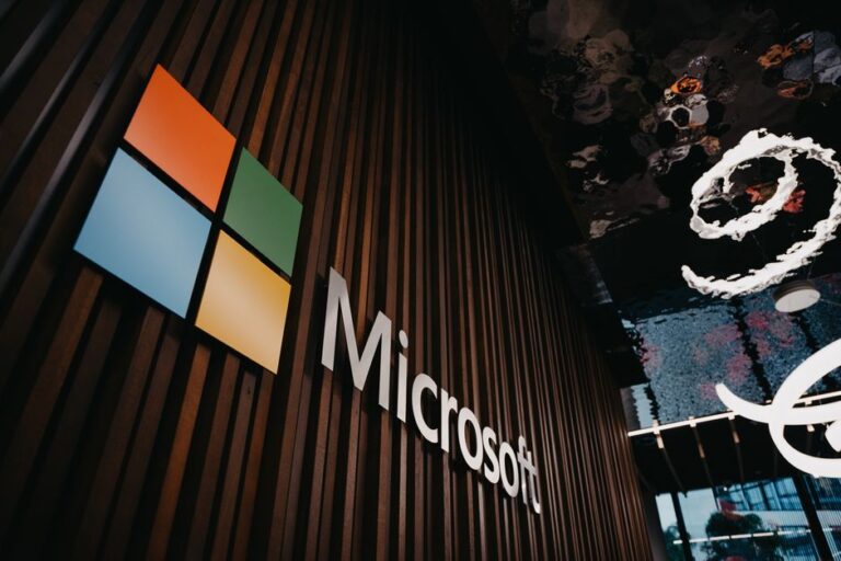 Microsoft corrige 3 falhas críticas no Outlook e Word