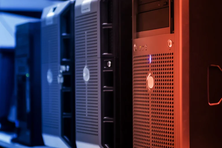 Duas falhas CVSS 9.8 no VMware vCenter sem workaround